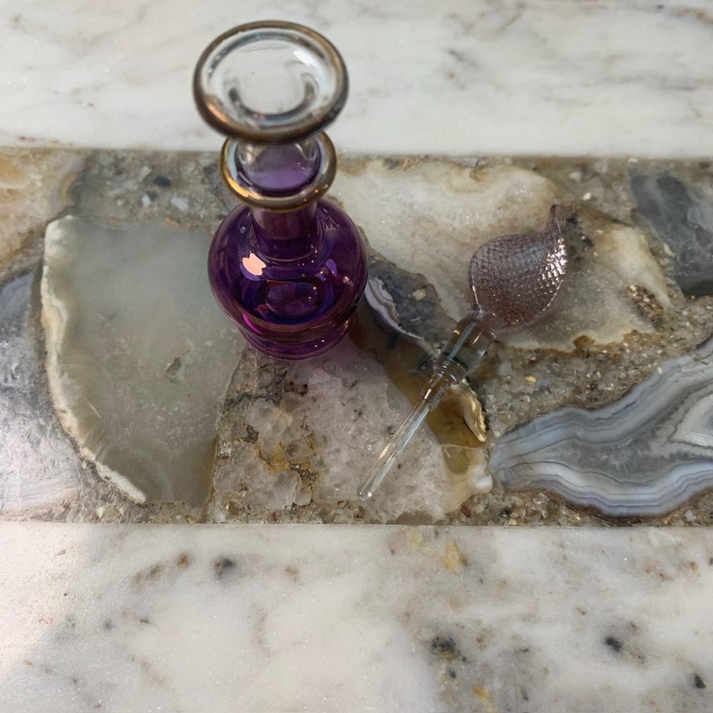 2204 Elegant Purple Glass Mini Perfume Bottle - Picture 4 of 7